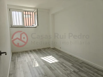 Loja para Venda em Setubal (São Sebastião)