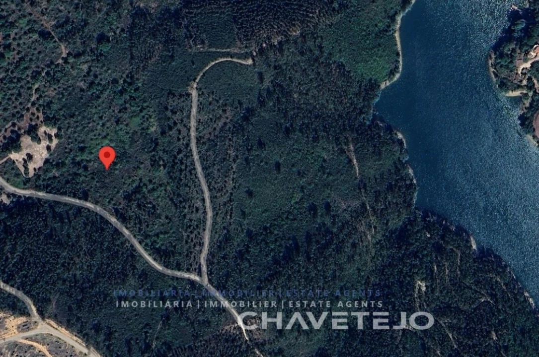 Terreno para Venda em Serra e Junceira Foto 1