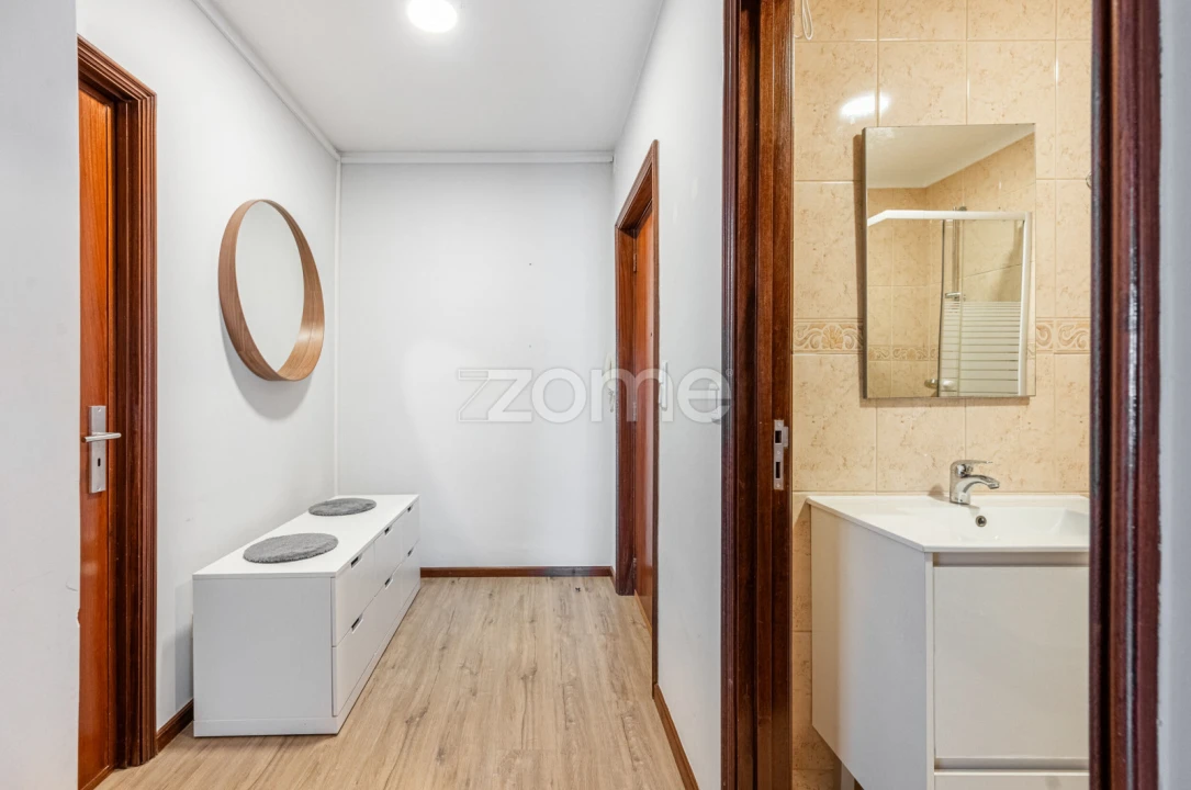 Apartamento T3 para Venda em Mafamude e Vilar do Paraíso Foto 4