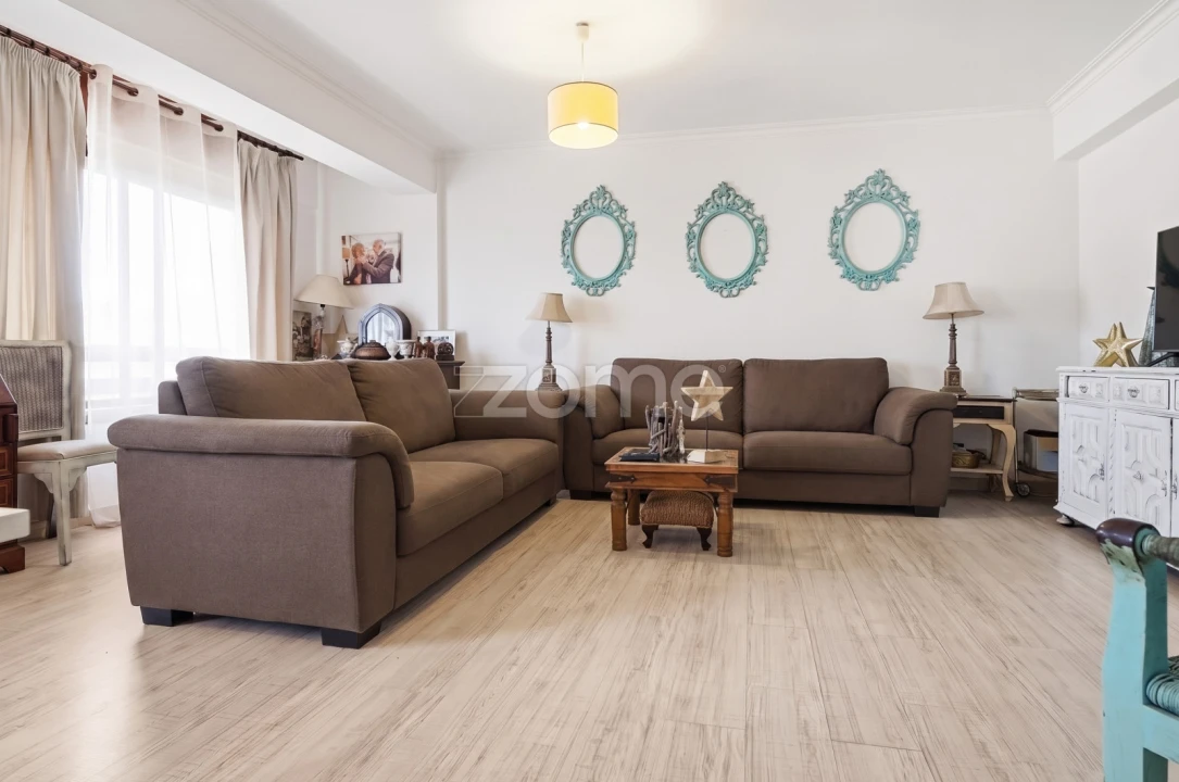 Apartamento T3 para Venda em Oeiras e São Julião da Barra, Paço de Arcos e Caxias Foto 1