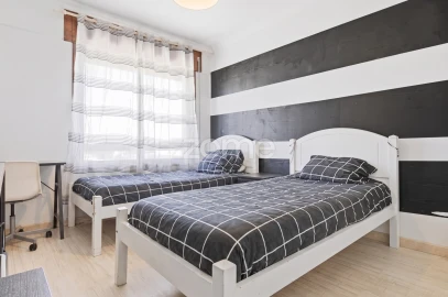 Apartamento T3 para Venda em Oeiras e São Julião da Barra, Paço de Arcos e Caxias