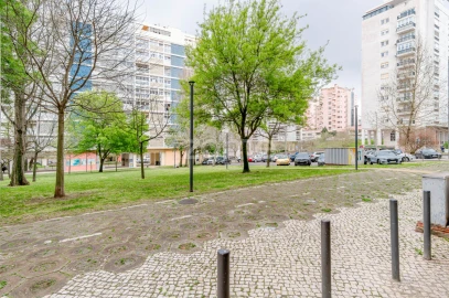 Apartamento T3 para Arrendamento em Alvalade
