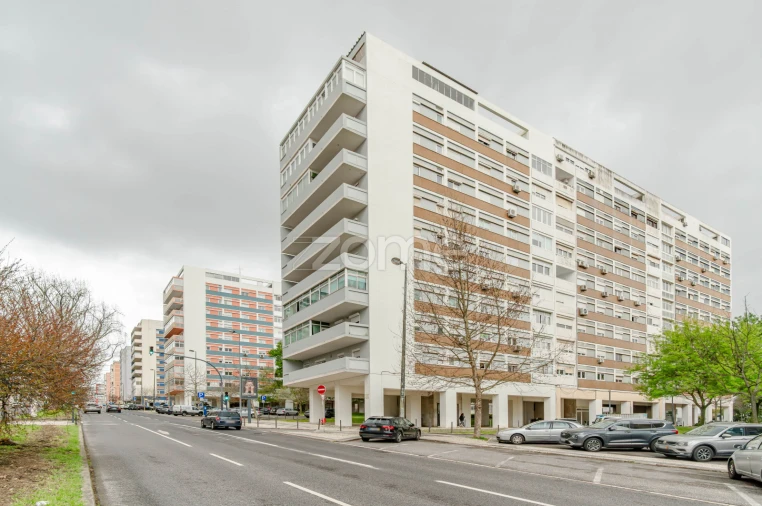 Apartamento T3 para Arrendamento em Alvalade Foto 41