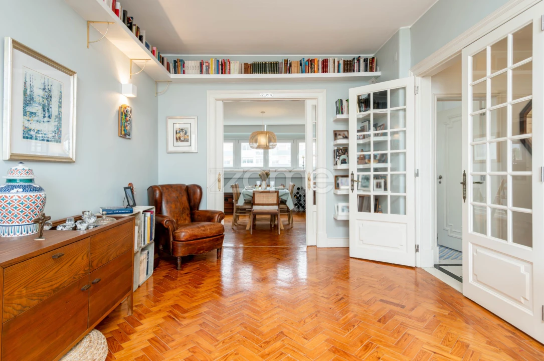 Apartamento T3 para Arrendamento em Alvalade Foto 9