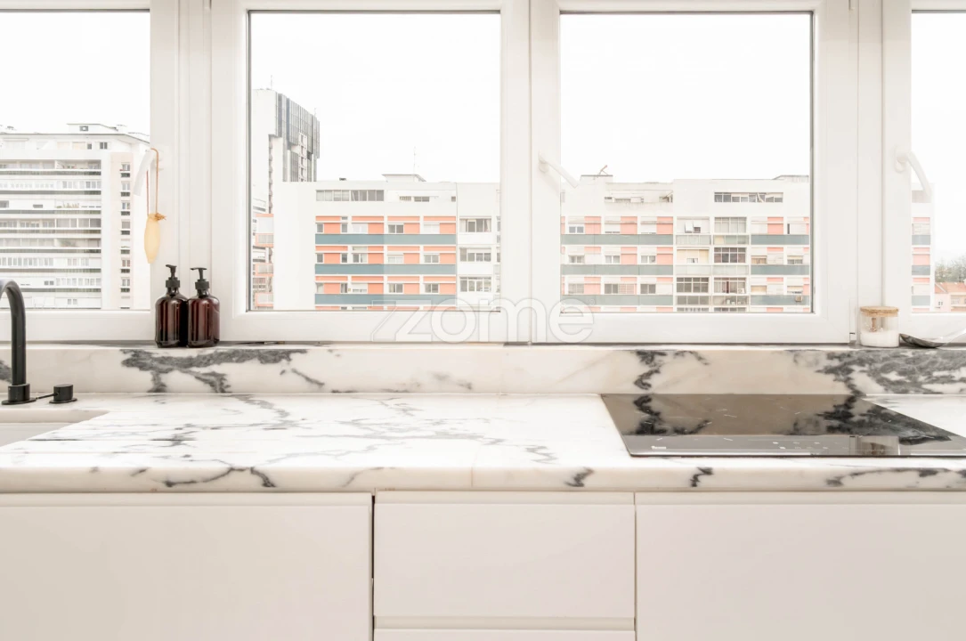 Apartamento T3 para Arrendamento em Alvalade Foto 1
