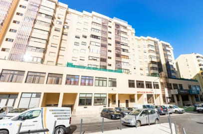 Apartamento T2 para Venda em Sacavém e Prior Velho