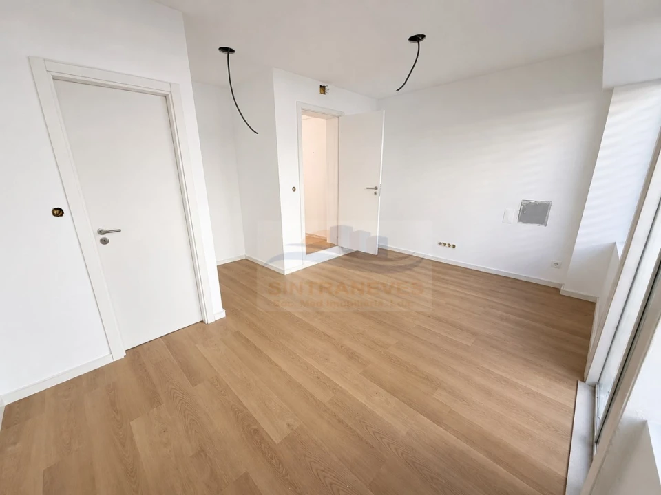 Apartamento T4 para Venda em Águas Livres Foto 2