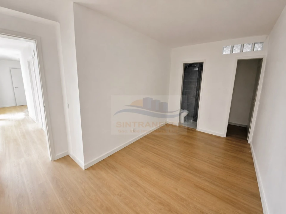 Apartamento T4 para Venda em Águas Livres Foto 4