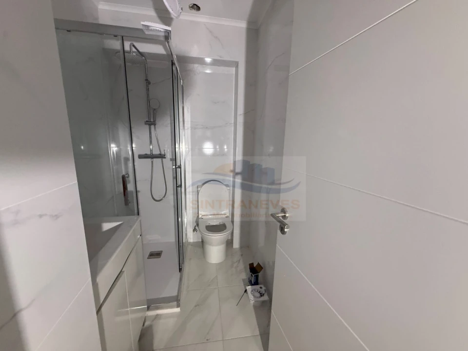 Apartamento T4 para Venda em Águas Livres Foto 8