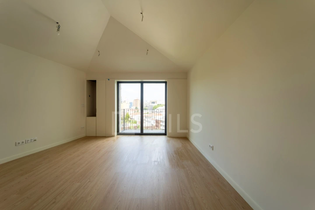 Apartamento T2 para Venda em Lordelo do Ouro e Massarelos Foto 2