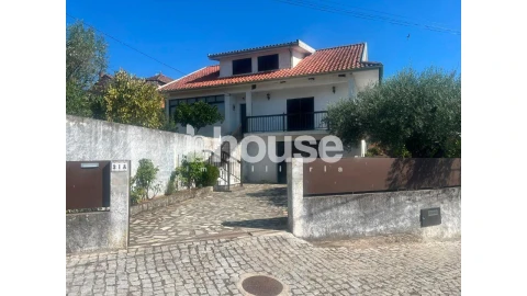 Moradia T4 para Venda em Santa Valha