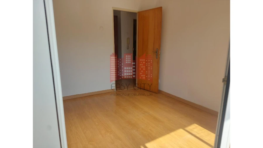 Apartamento T1 para Venda em Águas Livres Foto 6