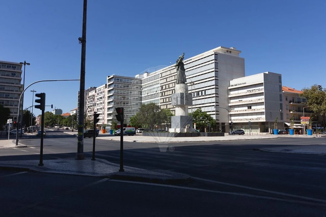 Garagem para Venda em Alvalade Foto 6
