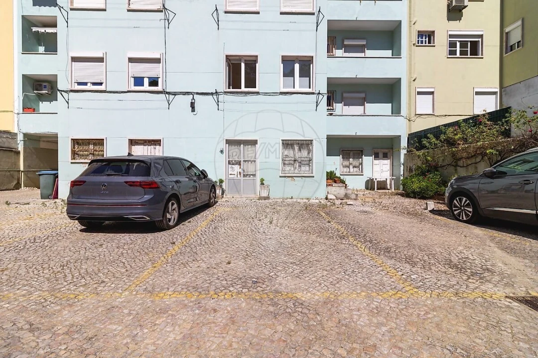 Garagem para Venda em Alvalade Foto 1