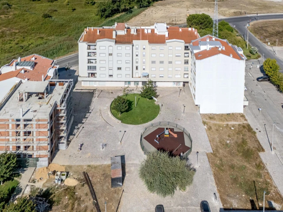 Prédio para Venda em Palhais e Coina Foto 8