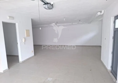 Moradia T5 para Venda em Laranjeiro e Feijó