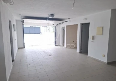 Moradia T5 para Venda em Laranjeiro e Feijó