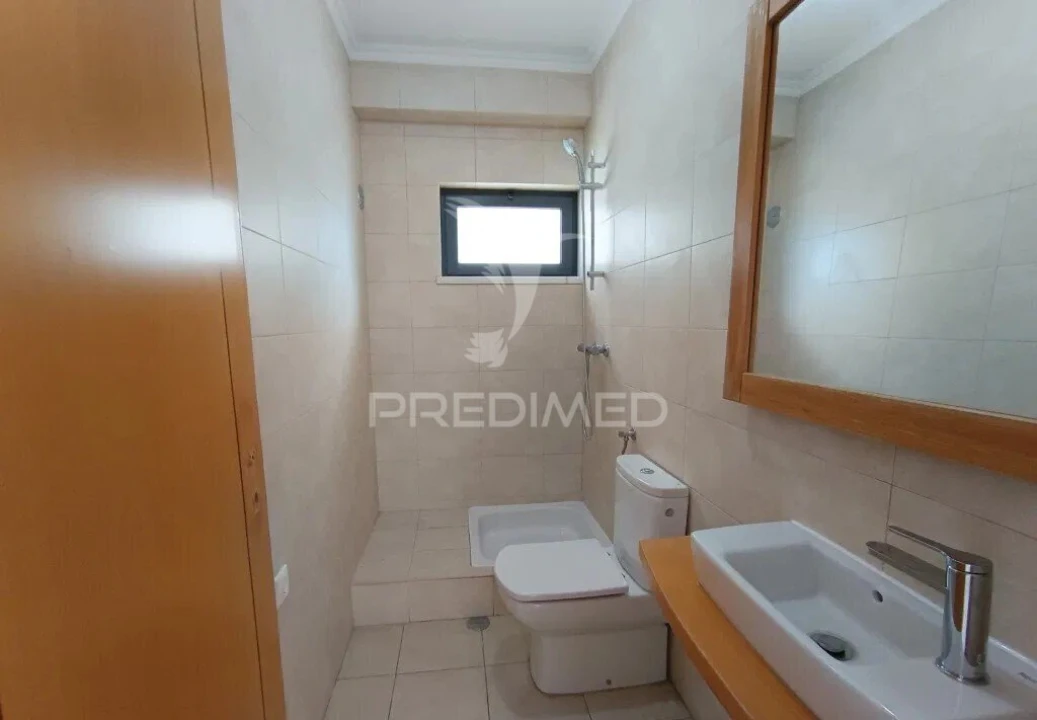 Moradia T5 para Venda em Laranjeiro e Feijó Foto 24