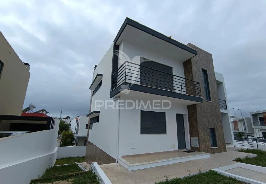 Moradia T5 para Venda em Laranjeiro e Feijó Foto 21