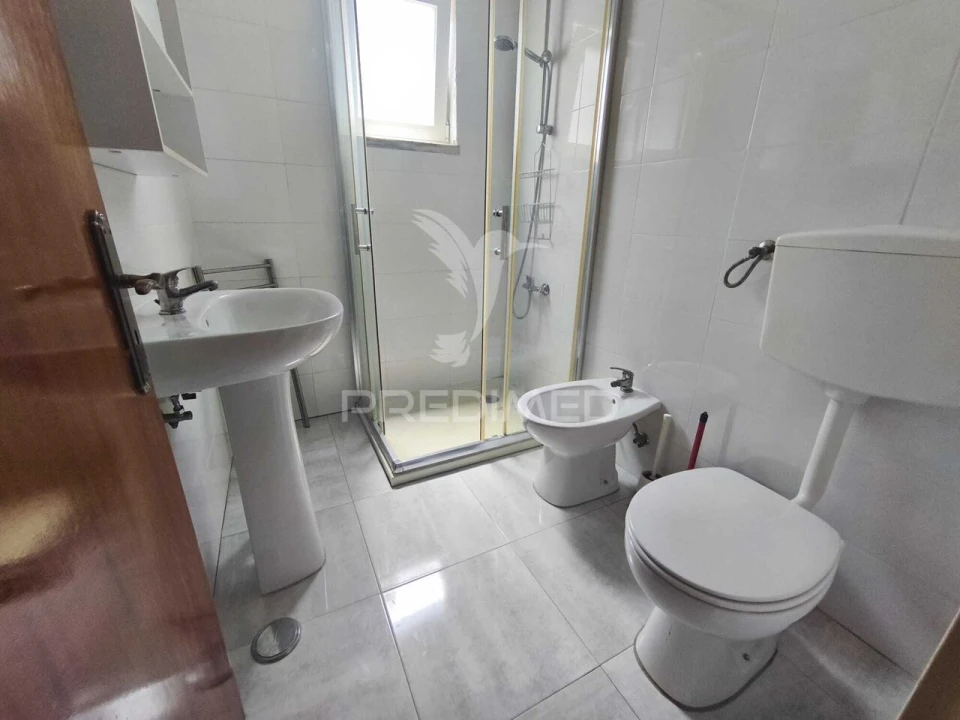 Apartamento T1 para Venda em Águas Livres Foto 7