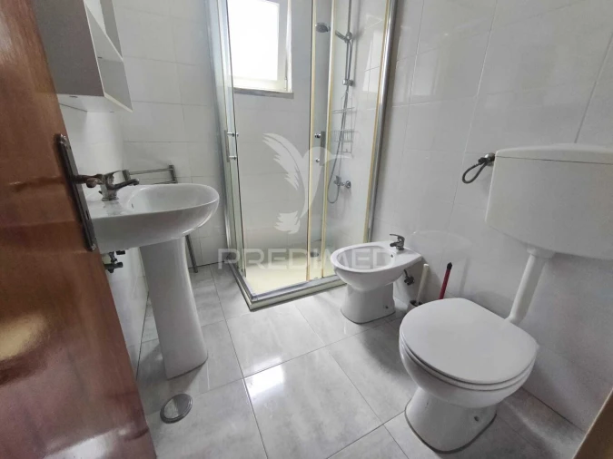 Apartamento T1 para Venda em Águas Livres Foto 7