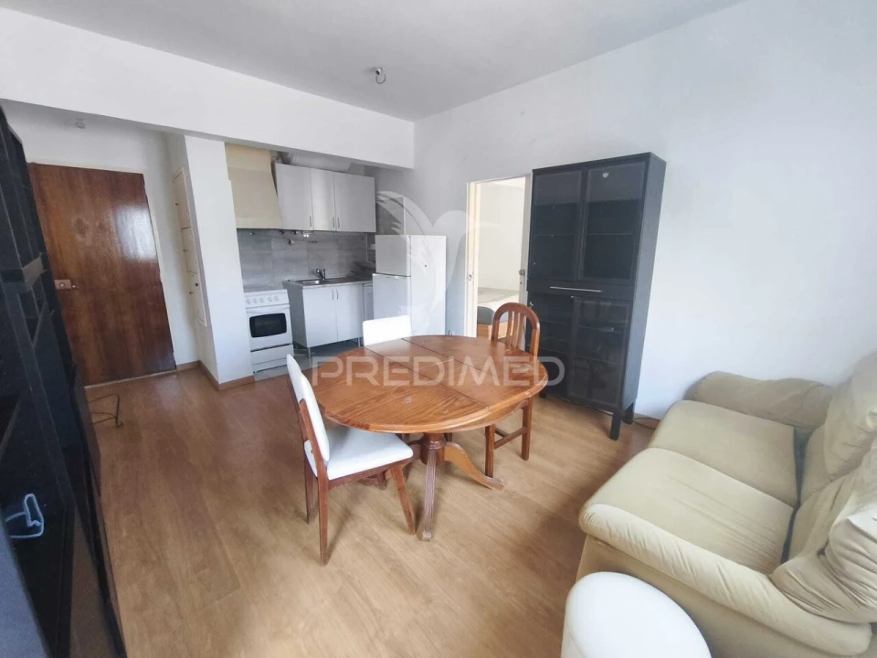 Apartamento T1 para Venda em Águas Livres Foto 1