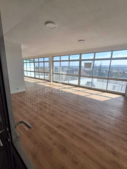 Armazém para Arrendamento em Batalha