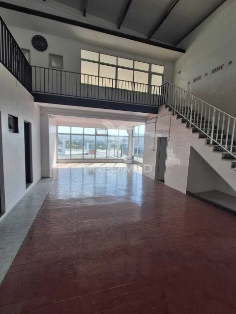 Armazém para Arrendamento em Batalha