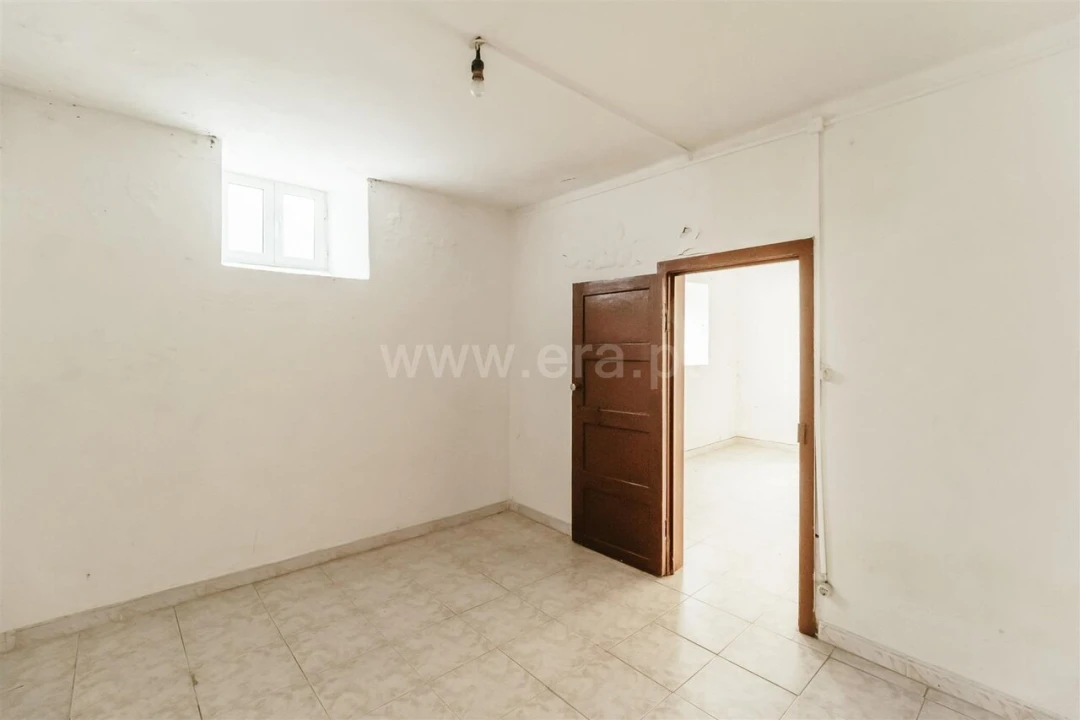 Prédio para Venda em Tortosendo Foto 4