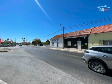 Negócio para Venda em Sarilhos Grandes