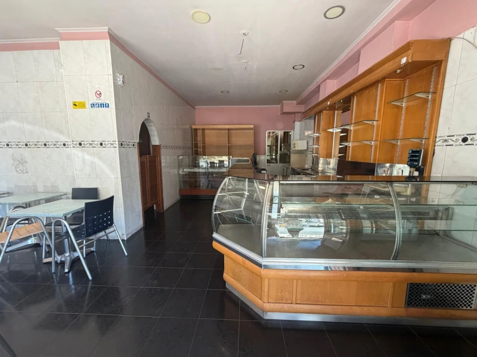 Loja para Arrendamento em Queluz e Belas Foto 1