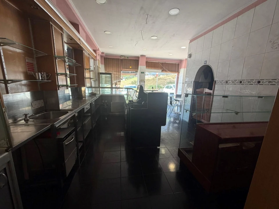 Loja para Arrendamento em Queluz e Belas Foto 3