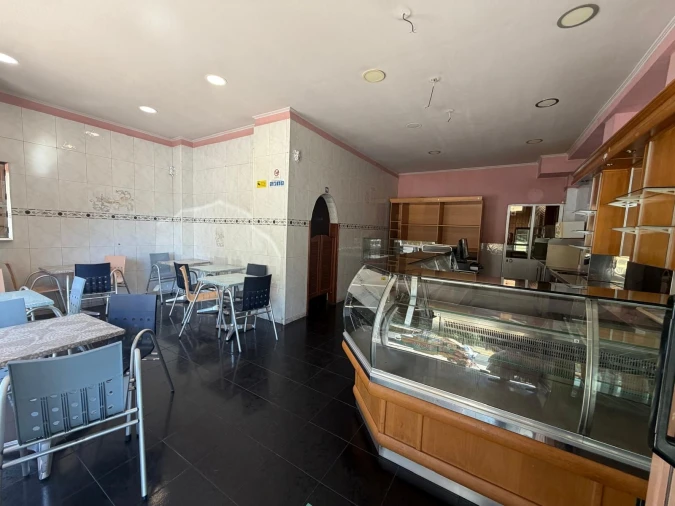 Loja para Arrendamento em Queluz e Belas Foto 2