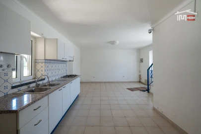 Moradia T2 para Arrendamento em São Mamede