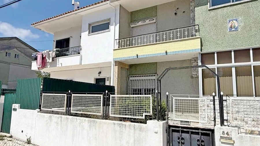Moradia T4 para Venda em Algueirão-Mem Martins