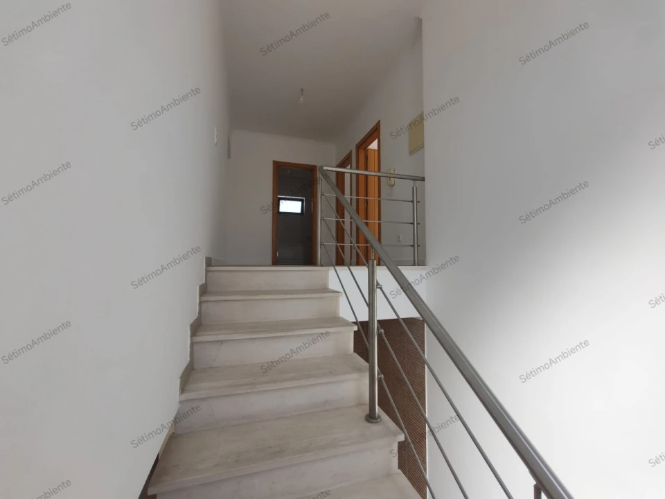 Moradia T5 para Venda em Laranjeiro e Feijó Foto 8