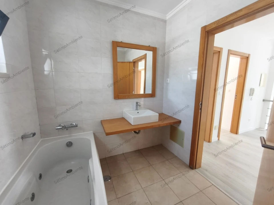 Moradia T5 para Venda em Laranjeiro e Feijó Foto 46
