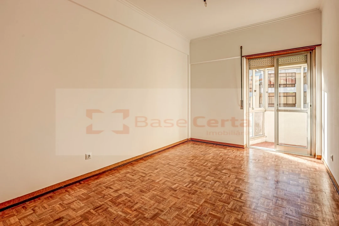 Apartamento T2 para Venda em Póvoa de Santa Iria e Forte da Casa Foto 3
