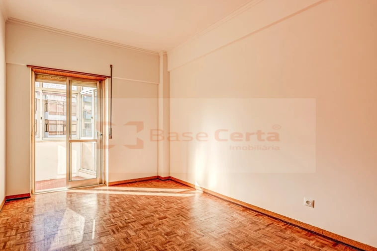Apartamento T2 para Venda em Póvoa de Santa Iria e Forte da Casa Foto 8