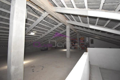 Moradia T4 para Venda em Meia Via