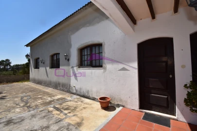 Moradia T4 para Venda em Meia Via