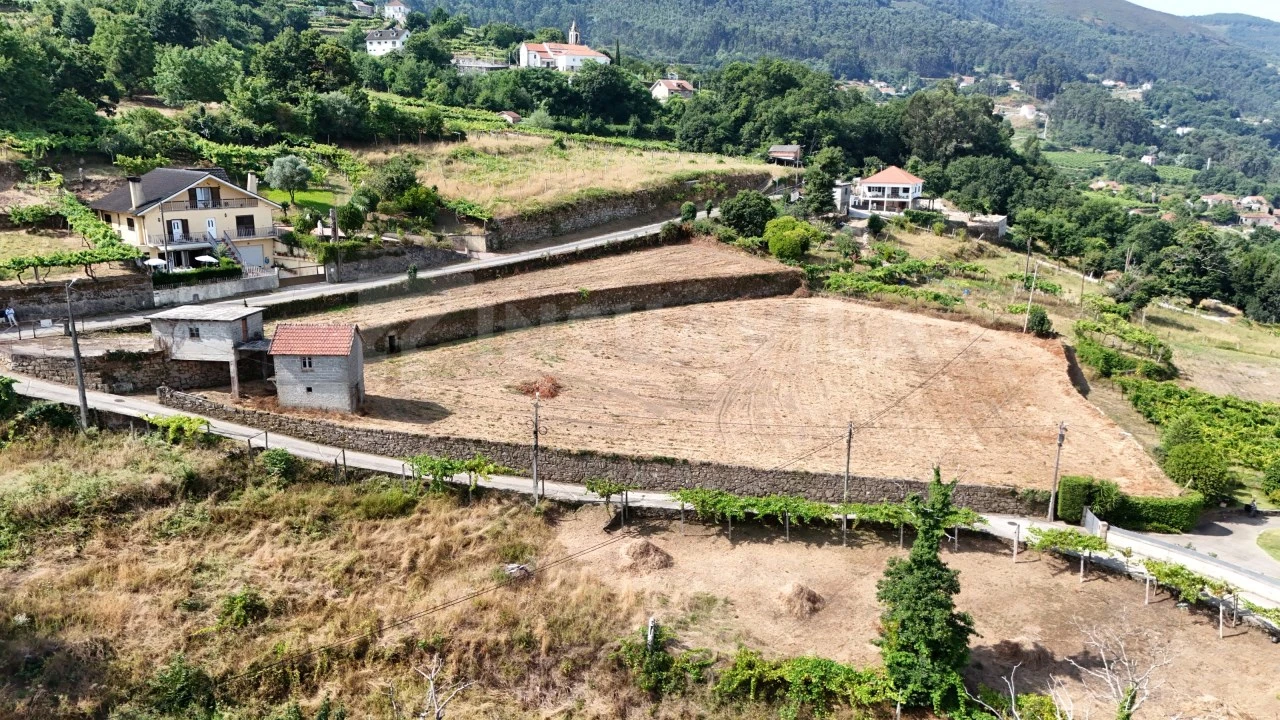 Terreno para Venda em Chaviães e Paços Foto 5