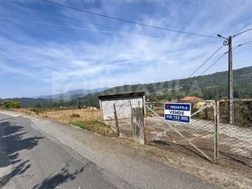 Terreno para Venda em Chaviães e Paços