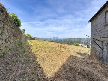 Terreno para Venda em Chaviães e Paços
