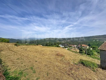 Terreno para Venda em Chaviães e Paços