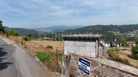 Terreno para Venda em Chaviães e Paços