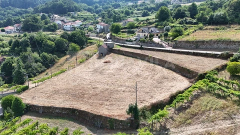 Terreno para Venda em Chaviães e Paços