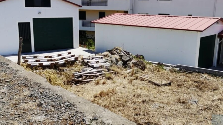 Terreno para Venda em Caniço