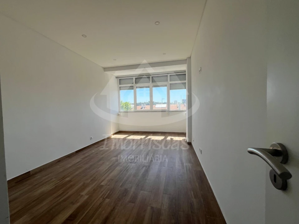 Apartamento T2 para Venda em Vialonga Foto 2