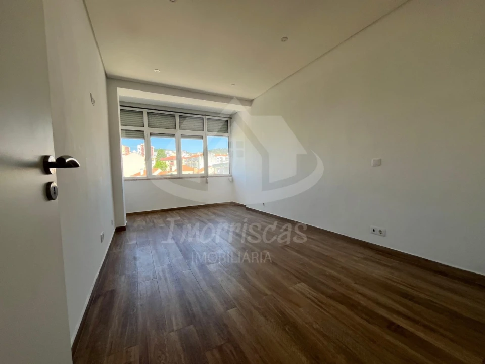 Apartamento T2 para Venda em Vialonga Foto 3